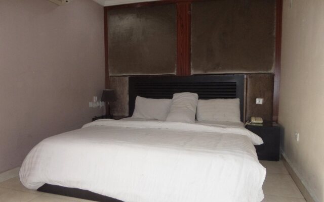 Serena Hotel & Suites