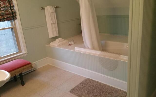 The Inn at Ragged Edge