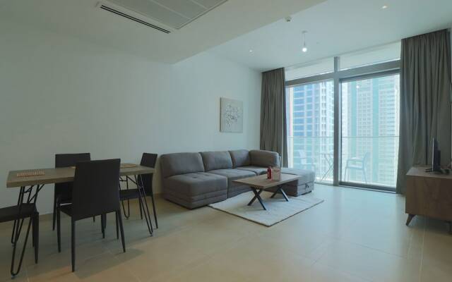 OYO Home 258 1BHK Marina Gate 2