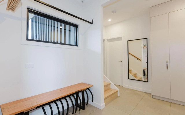 Spuren 4 of 2 Echidna Place East Jindabyne