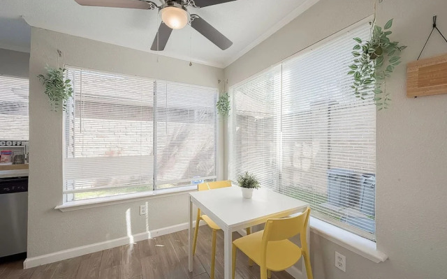 Beat the Heat in Katy w Pool