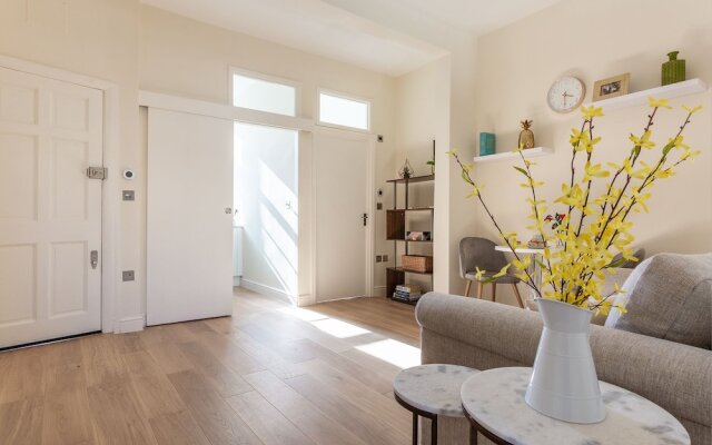 Modern 1BR Top Floor Apartment In Paddington