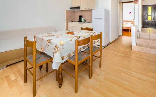 Nice Apartment in Supetarska Draga With Wifi and 1 Bedrooms