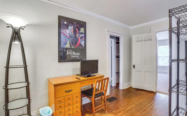 Charming Champaign Victorian w/ Deck!