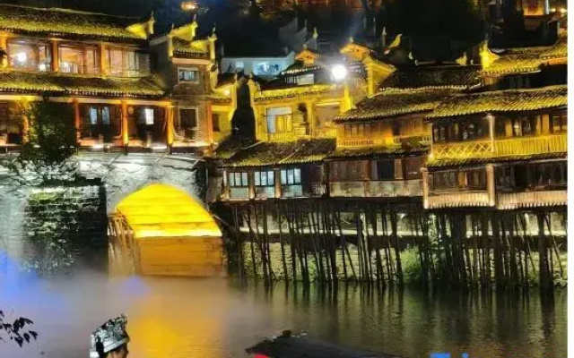 Shanming High-end Guest House(Tuojiang Branch,Fenghuang Ancient City)