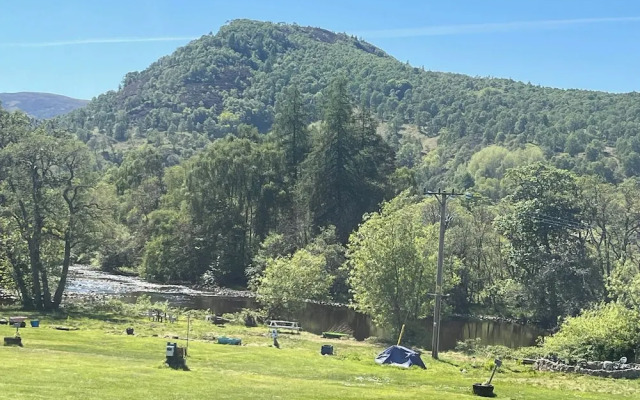Yurt Retreat - Overlooking the River Blackwater