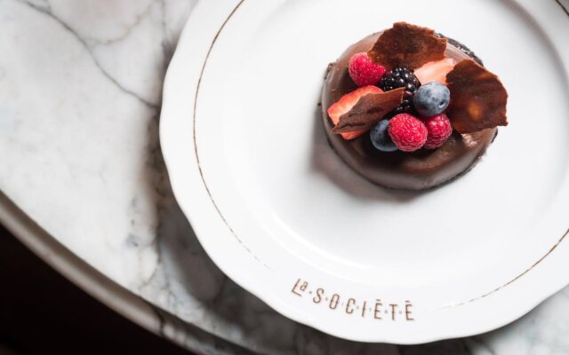 Vogue Hotel Montreal Downtown, Curio Collection by Hilton