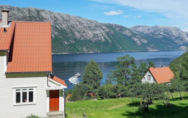 8 Person Holiday Home in Fløyrli