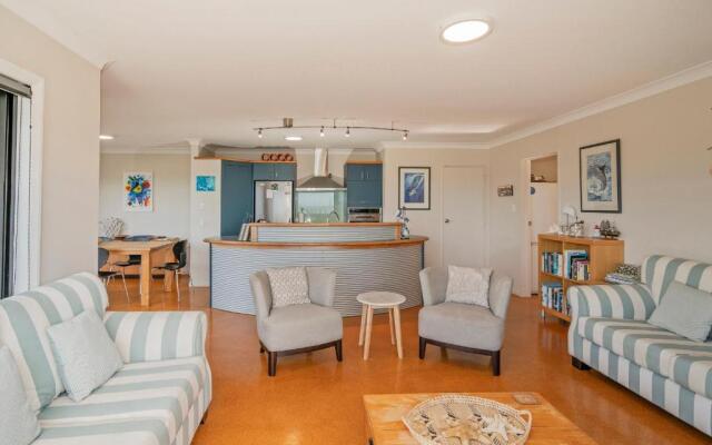 The Glass House - Kuaotunu Holiday Home