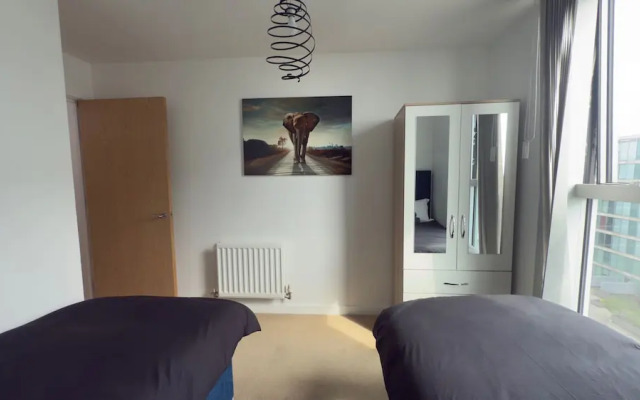 Central M K 2-bedroom Apartment, Sleeps 4, Parking
