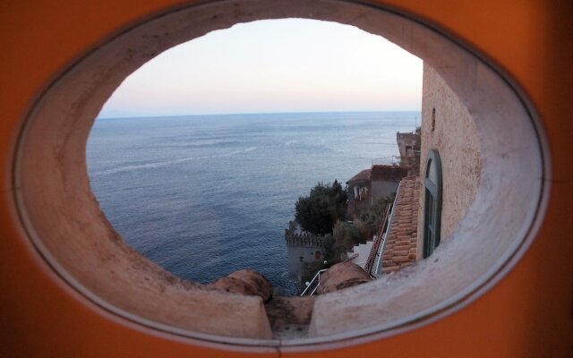 Ravello Art Apartments