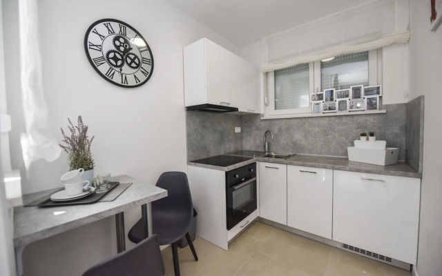 Pool Apartments & Rooms Mare