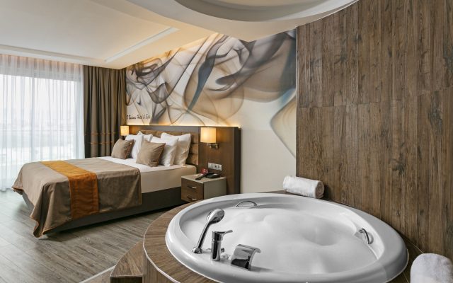 B Business Hotel & Spa