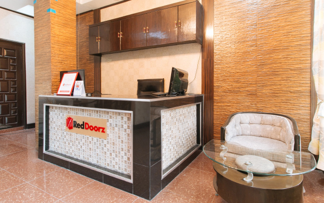 RedDoorz Plus @ Canley Residential