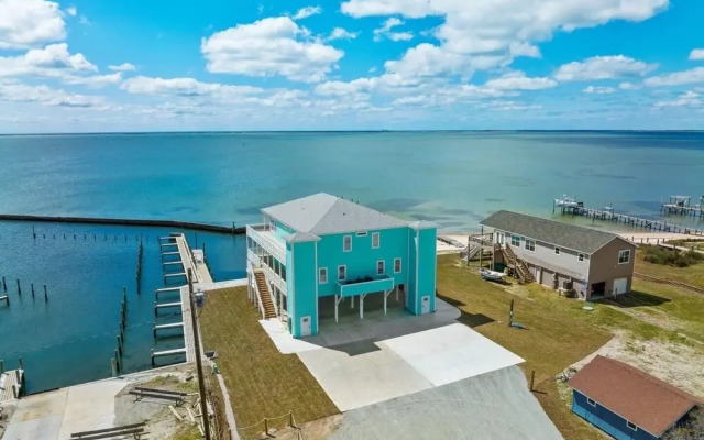 Shell Point 2 Bedroom Condo by RedAwning