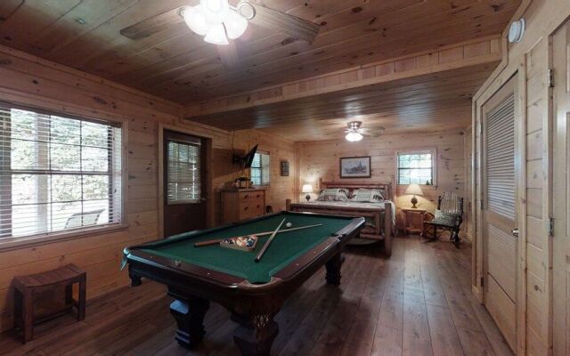 Karen's 2 Bedroom Cabin by RedAwning