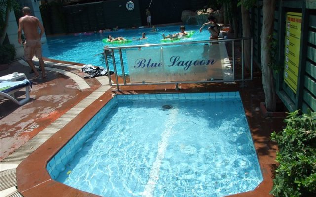 Blue Lagoon Apart Hotel