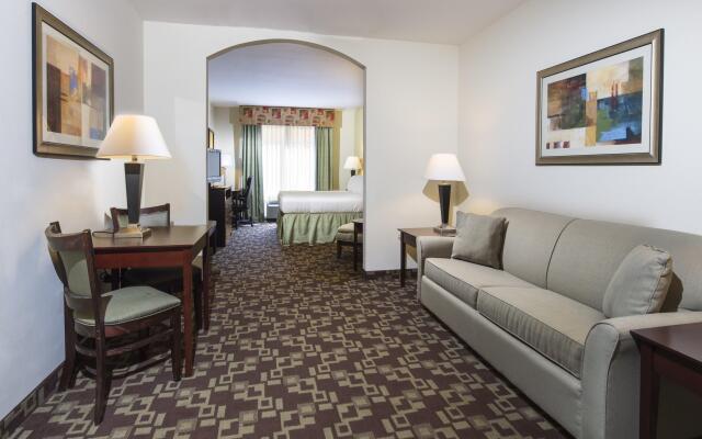 Holiday Inn Express & Suites Port St. Lucie West, an IHG Hotel