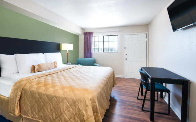 Executive Inn and Kitchenette Suites