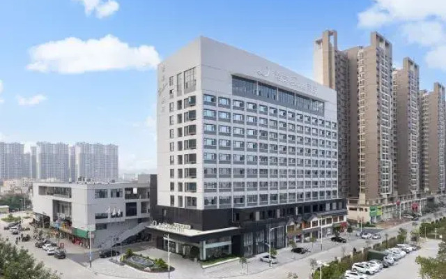 Yunfu Xinxing XANA Deluxe Hotel