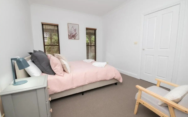 Villa 88 Stylish, Modern, Fresh & Light – Guest Rooms – Orange