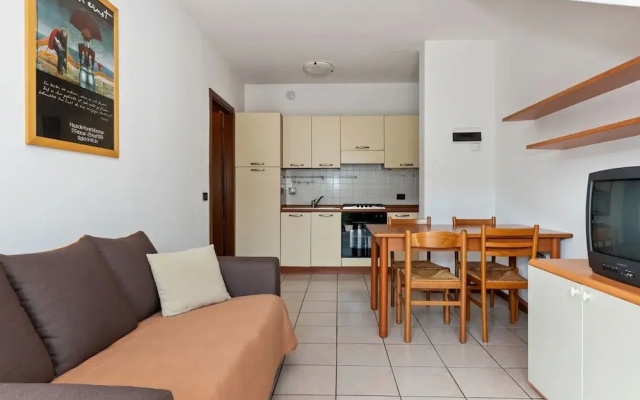 Vibrant Holiday Home in Lazise with Swimming Pool near 2 Lakes