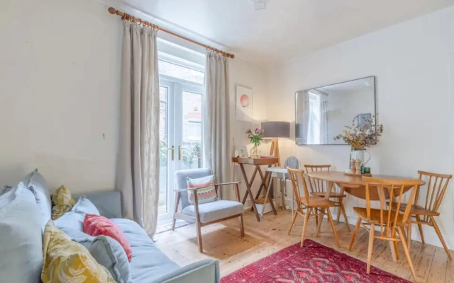 Newly Renovated 2 Bedroom Apartment in Earlsfield With Garden