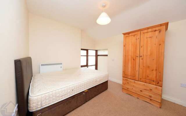 2 Bedroom Penthouse Beside City Centre