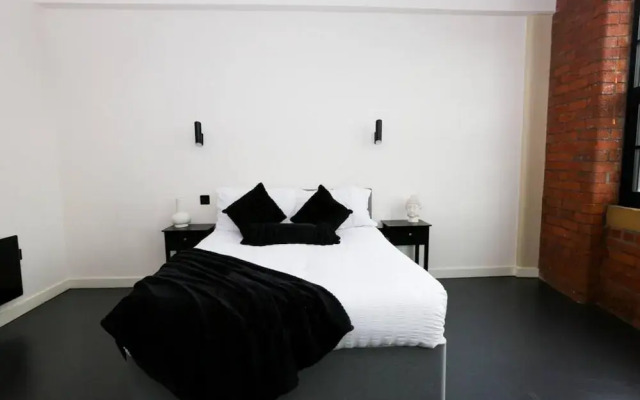 The Nichols Building Spacious 3-bedroom Apartment