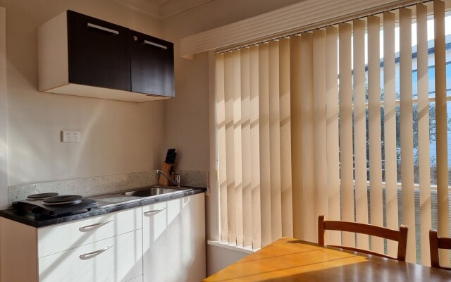 Cosy Unit by Airport - Heat Pump - WIFI