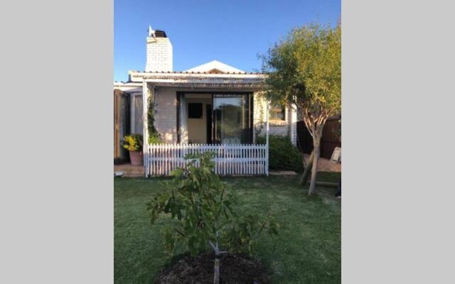 The West Wing Guest Suite. Pringle Bay. (Adults Only)