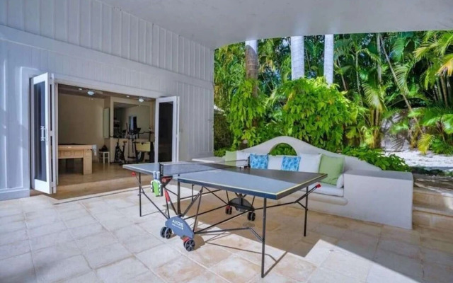 Sunny Vacation Villa 87