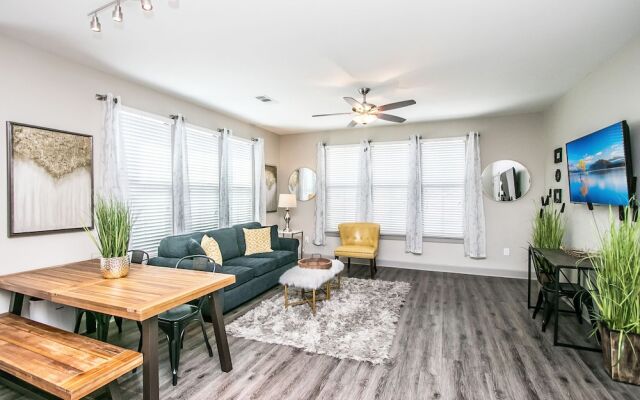 Rooftop Pool, Views, Close to Shops & Dining 1131