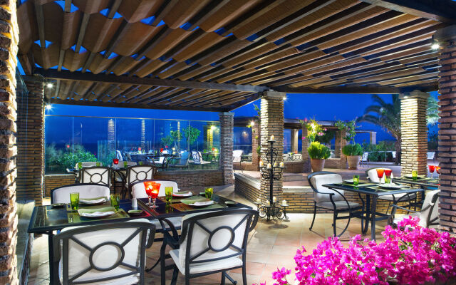 Out Of The Blue All Inclusive Resort & Spa
