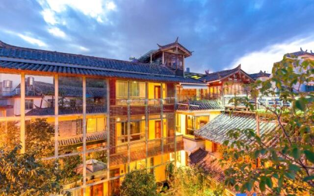 Yixing Thatched Cottage Inn (Lijiang Old Town Dashuiche Branch)