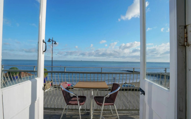 OYO Shanklin Beach Hotel