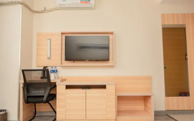 City Comfort Inn Hotel (Zhongshan Daxin Xindu Hui Xiaolan High-Speed Railway Station)