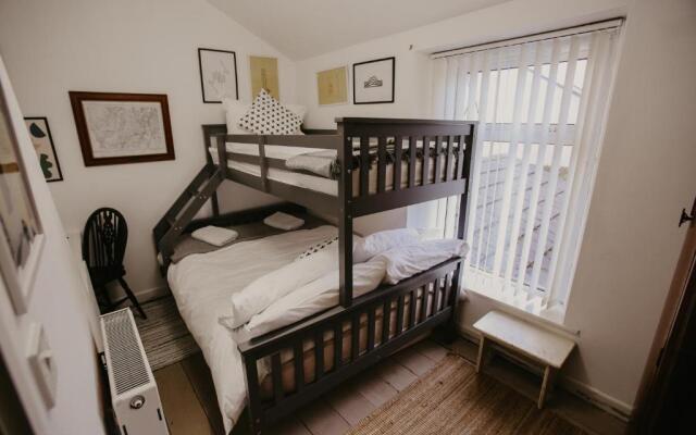 Unique, cosy, Lake District artist hideaway - 5 bd