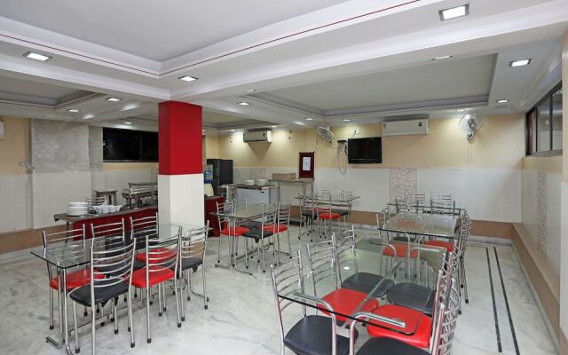 OYO 15258 Hotel Arya International