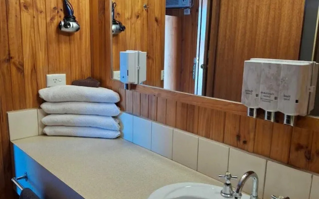 Country Road Motel
