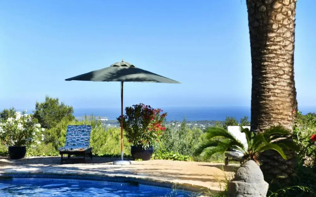 Holiday Home With Alfresco Dinning