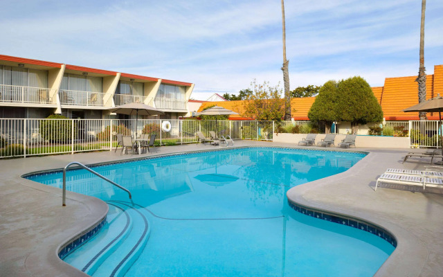 Travelodge by Wyndham Monterey Bay