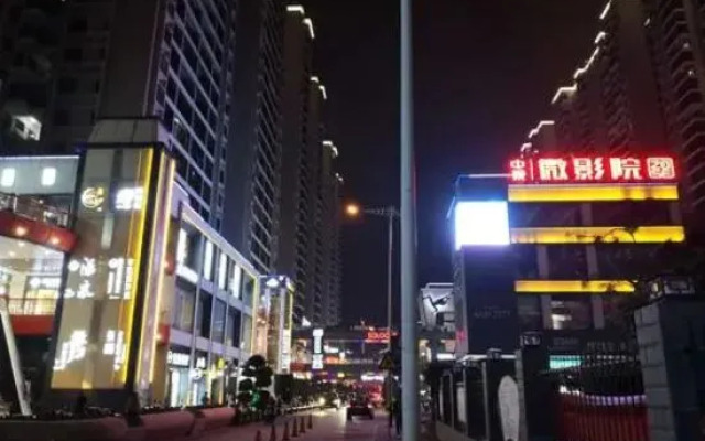 Empire Hotel (Haikou Guoxing RT-Mart Store)