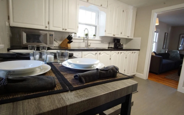 Beautiful Bungalow Next to UNC-FREE Cruiser Bikes!