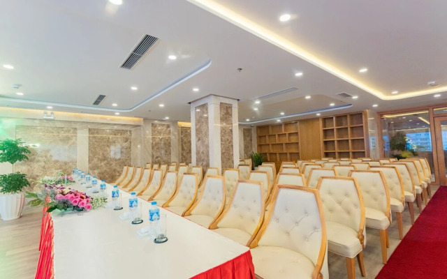 Canary Gold Hotel Quy Nhơn, Beachfront