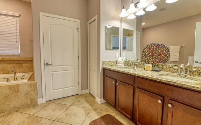 Christopers 9-bedroom Vacation Home