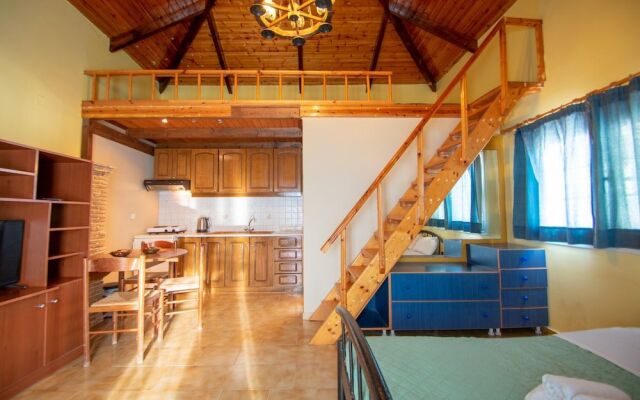 Manthos Beachfront Apts & pool