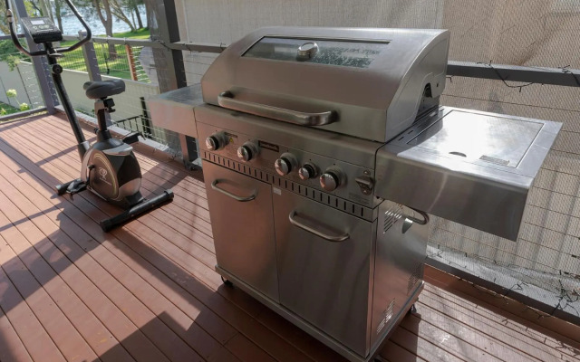 Getaway Lakefront Environmental House on Lake Macquarie with Water View