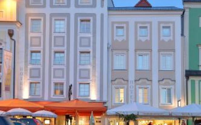 Hotel zum Goldenen Schiff