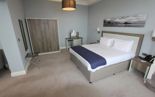 Yarrow Hotel